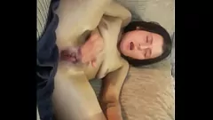 play Drobna brytyjska nastolatka oliwi swój ciasny tyłek i tryska jak fontanna