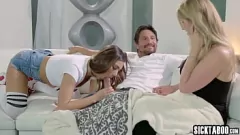 play Jaye Summers, die heiße brünette Teenagerin, schnappt sich den riesigen Schwanz ihres Stiefvaters für einen intensiven Blowjob