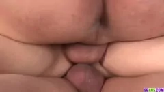 play Fundul lui Miyu Aoi este lovit într-o sesiune sălbatică de sex de grup cu creampie și dublă penetrare