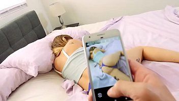 play الهرات مليئة نائب الرئيس تبا عندما يصفع لها على الحمار