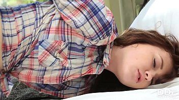 Coño de niño satisfecho con una gran polla