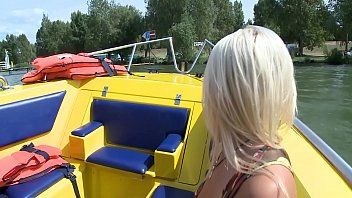 play Met een boot op herastrau en gekke seks