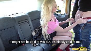 play Horny porn girl has sex in a taxi