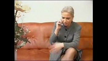 play Prawdziwe amatorskie nagranie pokazuje jej cudowną blond blond cipkę