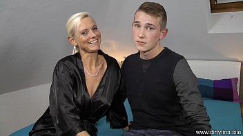 play Xnxx avec de bonnes femmes de 49 ans baisées par une étudiante de 18 ans