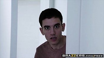 play Krasnolud xnxx xnxx, gdy widzi taką dobrą cipkę, podnosi kutasa i pieprzy ją w dupę