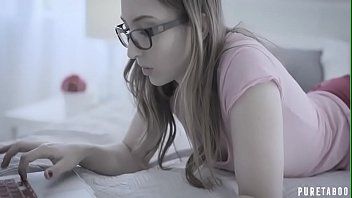 play تخرج إلى الميدان مع هذا الرجل وتبدأ في التقبيل الرومانسي بينهما حتى