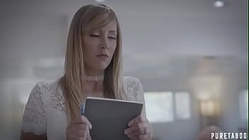 play Dit xxx hete poesje heeft een hele grote kont en daagt je seksueel uit door te willen