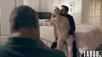 play XXX في المطبخ لامرأة لديها ثديين صغيرين لكنها تقوم بأي إباحية