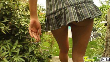 play La mujer negra de 18 años va a la villa para tener sexo con una