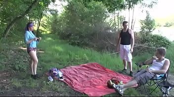 play Barbatii doresc sa faca penetrari duble si triple cu aceasta parasuta satena care le