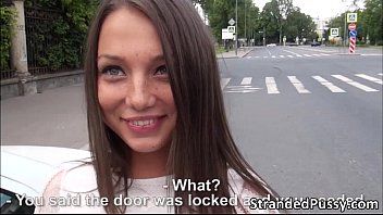 play Ein Teenager, der auf der Straße xxx mit einem sexy Deutschen gefickt wird