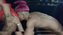 play La prima volta di Teen Ebony in un'orgia interrazziale di scambisti